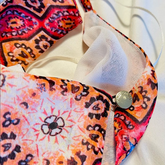 Nice chiffon top. - Picture 2 of 4